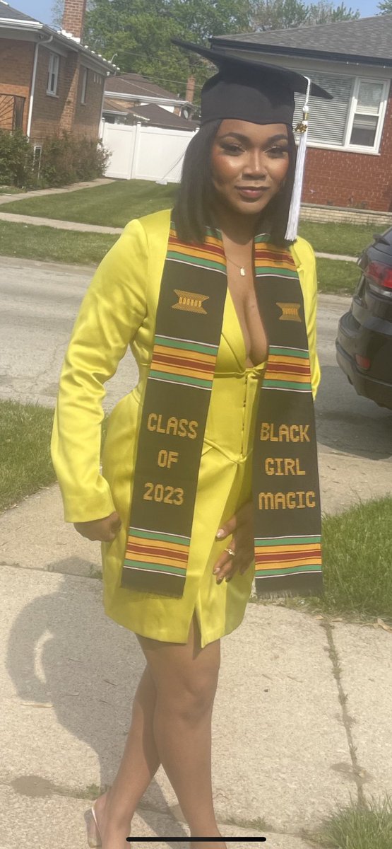 _rannyran's tweet photo. Just an update:

I graduated 🥳🎓 https://t.co/vBNOQPKong