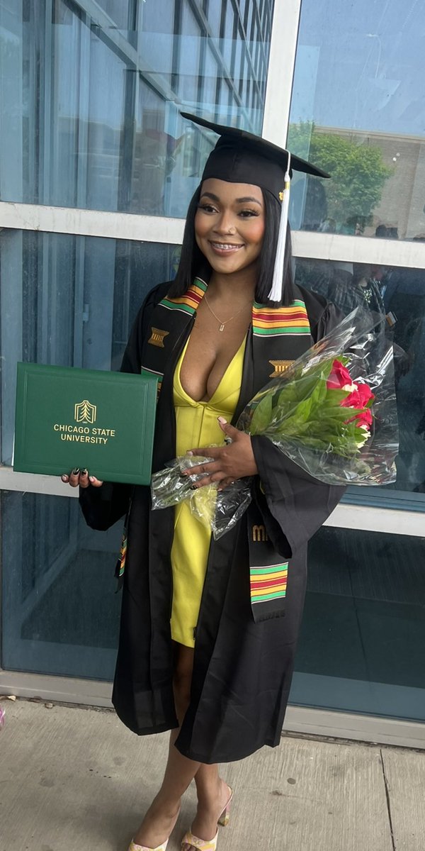 _rannyran's tweet photo. Just an update:

I graduated 🥳🎓 https://t.co/vBNOQPKong