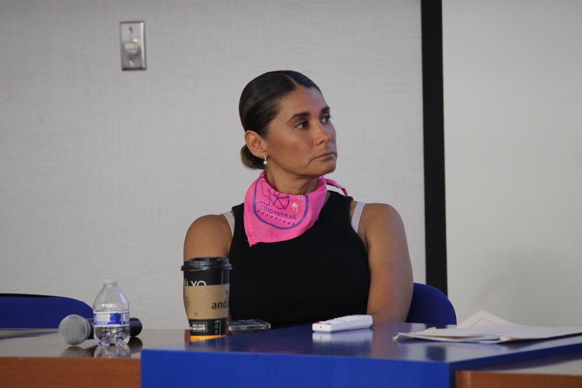 Gabymtzlarraga's tweet photo. El día de hoy las #CuidadorasPotosinas me invitaron a la clausura del Seminario para Cuidadoras de lo Privado a lo Público. 🙋🏻‍♀️

Un tema que sigue siendo una prioridad en mi trabajo. Desde el Congreso estoy impulsando la #LeyDeCuidados para nuestro estado. 

#SLP #GabyMtzLárraga https://t.co/rb43FyS97q
