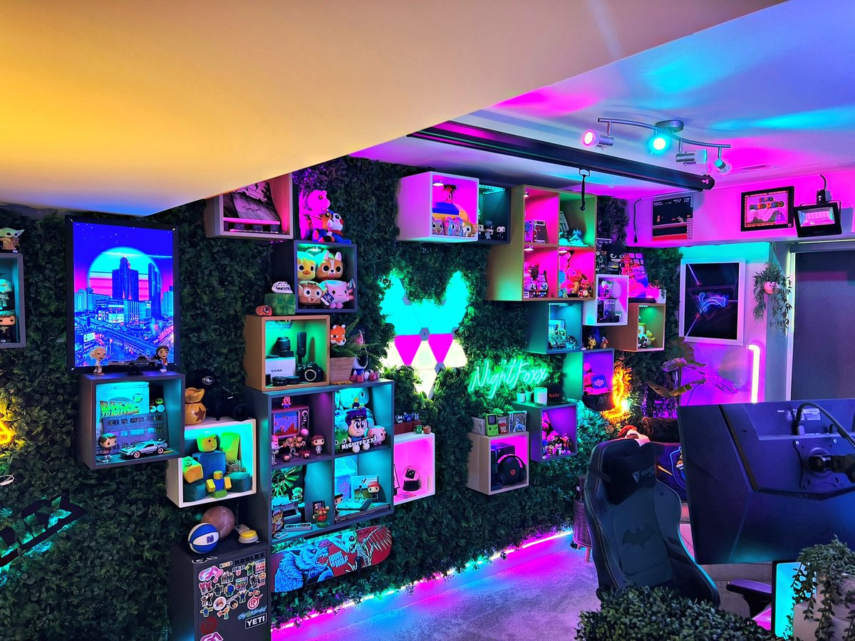 NightFoxx tweet media