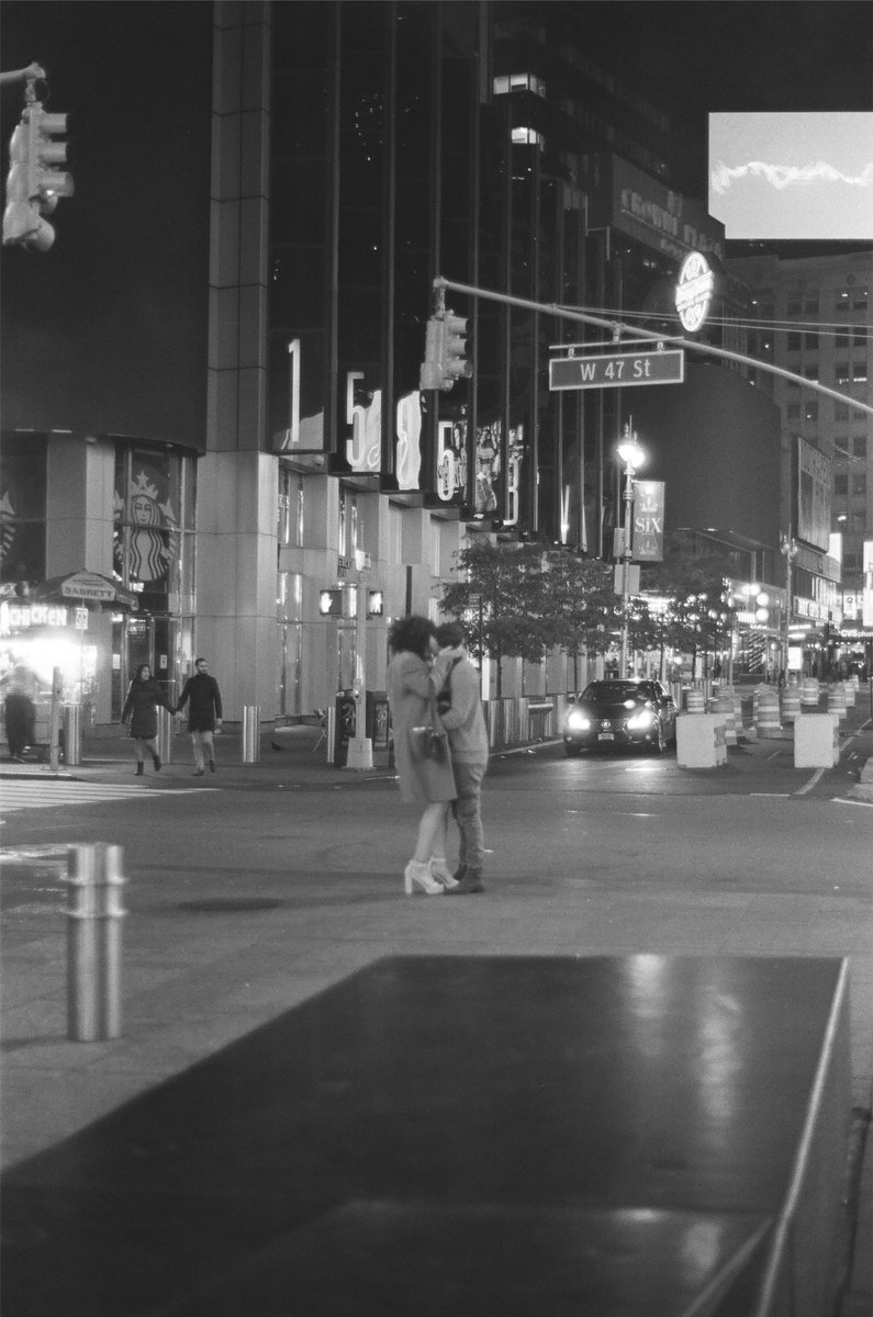 media_modest's tweet photo. @emilybakerphoto The vibe of a old movie romance https://t.co/QgLEVkfR1K