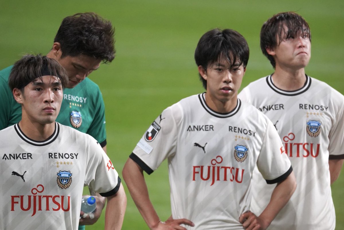 ALC_KAWASAKI's tweet photo. 拓磨が涙ぐんでいるように見えたのは気のせいだろうか。みんなそんな顔しないでくれ！苦しい時こそ成長するチャンスなんだ！
#frontale https://t.co/irglwjGXrz