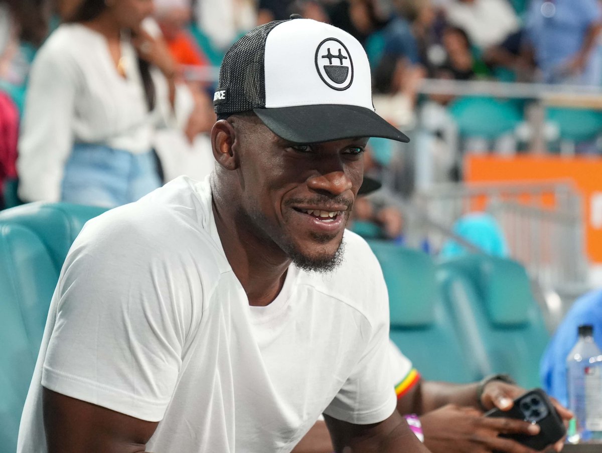 barstoolsports's tweet photo. Jimmy Butler Started Listening To Country Music To Piss Off His Teammates And Accidentally Discovered How Great It Is https://t.co/5TMwoVqjZd https://t.co/F5UuqT1d1j