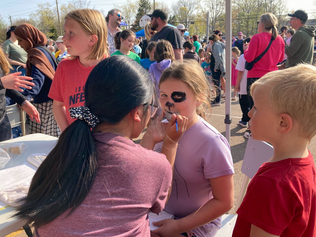 Sherwood Elementary School celebrated their 70th anniversary with a barbecue tonight! Teachers, students, staff, parents and community came together to enjoy food and live music. Happy Anniversary!!