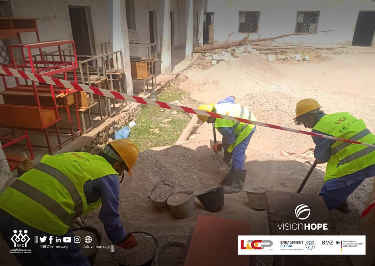 Bfdyemen's tweet photo. إعادة تأهيل #مدرسة الفقيد البيتي التي يرتادها أكثر من 220 طفل في منطقة محمده- مديرية #حجر- محافظة #حضرموت ، وتزويدها بنظام شمسي بتكلفة تقديرية 120 ألف دولار.
#LDCP
@VisionHopeInt
#BMZ
@Bfdyemen https://t.co/I1zStEJwW7
