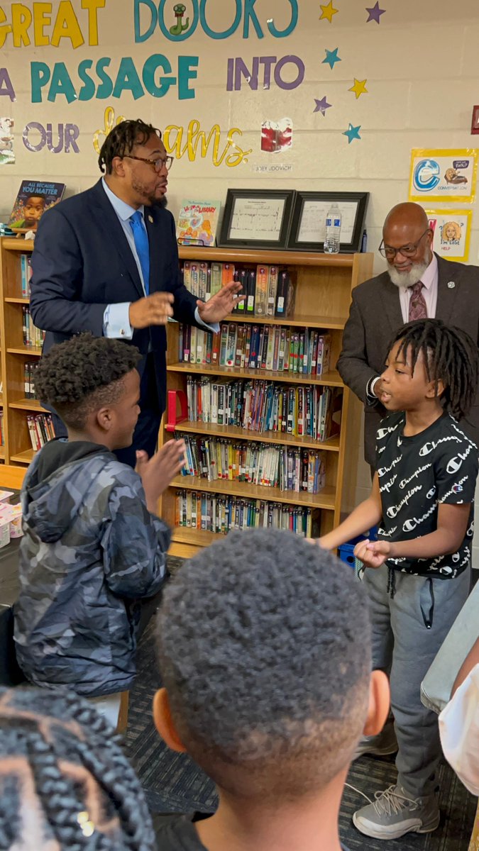 GSCSDistrict1's tweet photo. When I tell y’all, the game of the year is #SHADOWBOXING. The scholars of @OrrsElementary, did us in. Chairman &amp; Supe @SayItLoudSupt #MAYHAVE won one 😂. This is taking READ, WRITE, SPEAK, SOLVE to another level. Sheesh 🤣 #MoreThanAPicture #PACE #GSCS https://t.co/OJcG3KRate