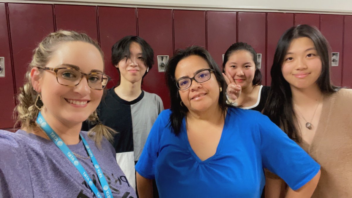 Love when former students come and visit <a href="/MrsShanahanLVMS/">Melissa Shanahan</a> and me <a href="/LakeviewMS/">Lakeview MS</a>.  Be still my heart.  #OnceaLeopardAlwaysaLeopard