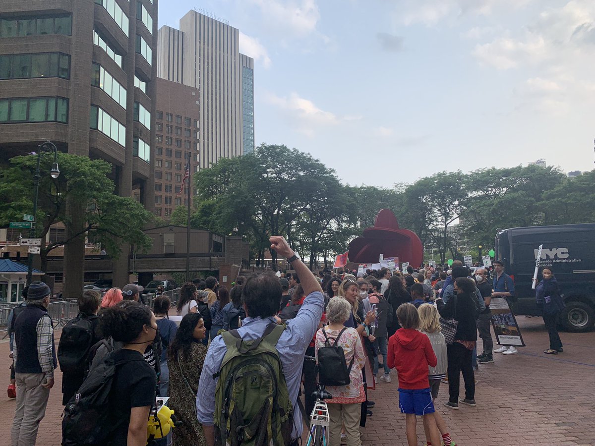 Love to see all that people power demanding #CareNotCuts #CareNotCriminalization

We know what makes our communities safe and thriving:

✅ schools

✅ health care

✅ housing

We need a budget that prioritizes people not criminalization, and we need it now.