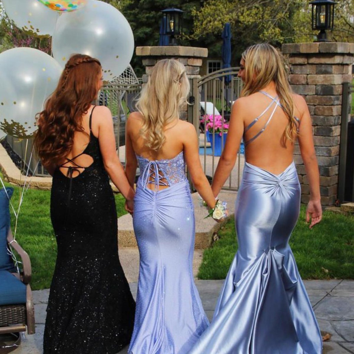 #repost - We love these pics of the gorgeous @ava_perugini and her friends looking beautiful at their event! 👗 AP Style 61437 💙

🛍️ @special_occasions01 💋
👉️ #shopthelook and find a store ➡️ l8r.it/EprZ

#alyceparis #eveninggowns #prom #promstyle #promnight
