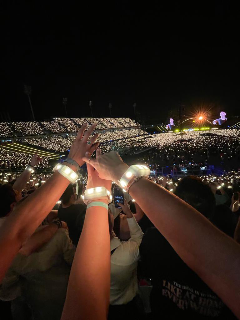 Coldplay 🏳️‍🌈 en Barcelona
 💜🧡🩵💚💛🩷💙🤍