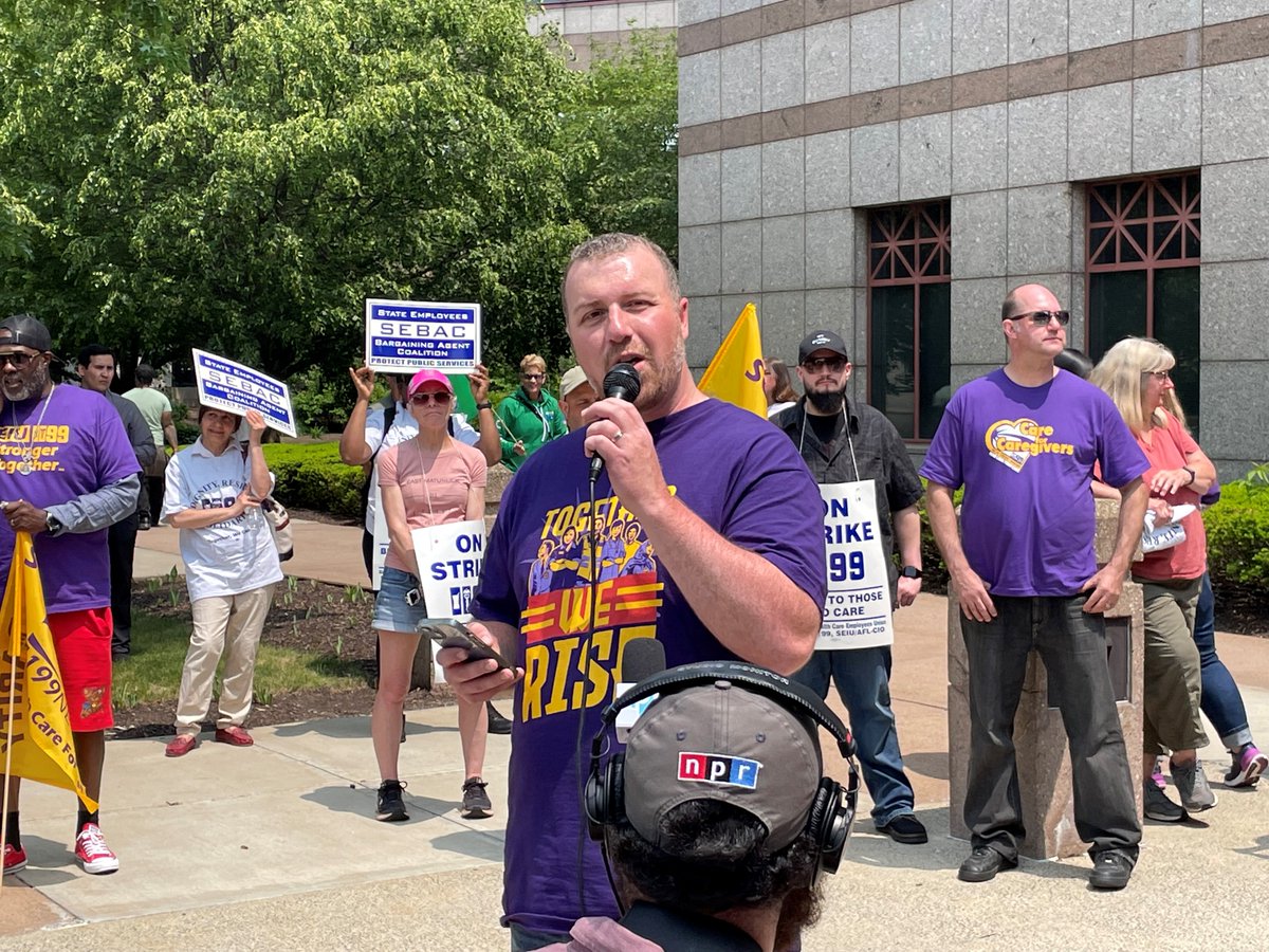AFSCMECT4's tweet photo. We stand in solidarity with the @SEIU1199_NE 1,600 group home and day program workers who went on strike today. Support these essential workers: https://t.co/tCf24UBuoP #PathwayTo25ย #RaiseTheWage4LongTermCare #CareForCaregivers #FundOurFutureCT #Strike1199ne https://t.co/hUMdC1oWJQ