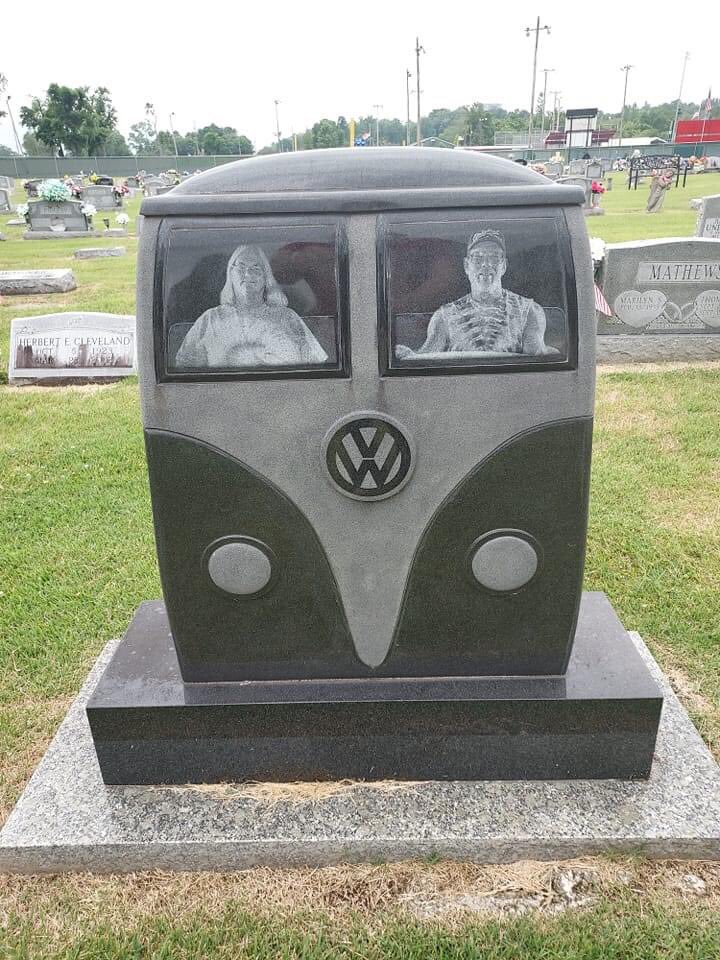 ThanatosArchive's tweet photo. Volkswagen bus gravestone 🪦🚌 https://t.co/OHlGW1MTXz