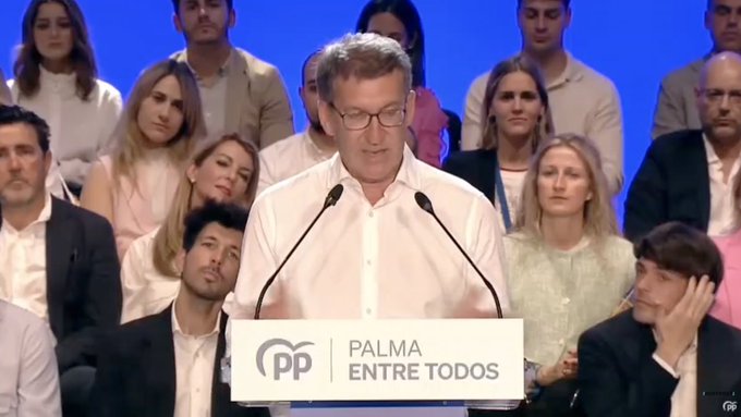 VidalJuanma's tweet photo. Feijóo vuelve a "palmarla" en un mitín en Palma de Mallorca...Lo peor que se le puede decir a un/a palmesan@: "Para mí es un orgullo visitar La Palma". Vía @ElHuffPost
https://t.co/3D5mPmaaZl
#Necio #Ignorante #Tuercebotas #Bocachancla #Alelao #SumaySigue #AmigodeMarcial https://t.co/ulXuXPMWPT