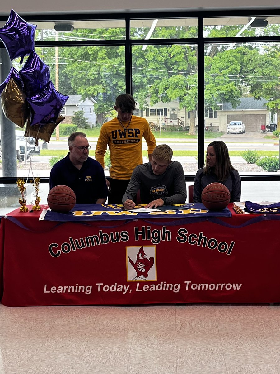 Congrats @AJ_Uttech on signing to play for the @PointersMBB!