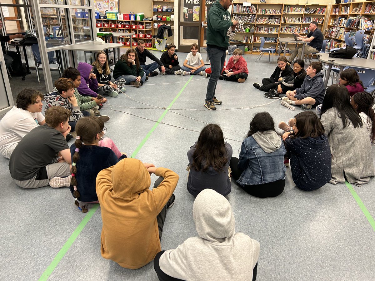 alcdsb_sttm's tweet photo. Two classes had a chance to work with ⁦@YGKRoger⁩ in building cooperation and team work skills. Thanks for sharing your gifts and time with us Roger. ⁦@alcdsb⁩ https://t.co/Vx0Aiprpvv