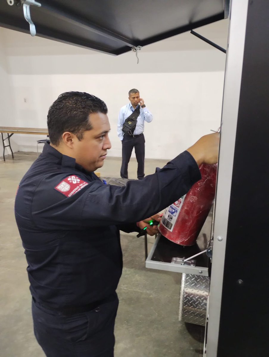 Bomberos_CDMX's tweet photo. Realizamos servicio de prevención de incendios y revisión de las instalaciones para evitar fugas de gas en @CentroCitibnmx, y así contribuir a la seguridad de los asistentes para el evento #ExpoPublicitas

#Prevención
#BomberosCDMX https://t.co/NqI0ASA2cQ