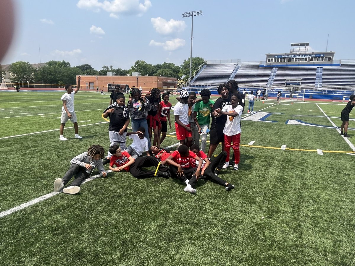 Today was our 7th grade Field Day and I’m still filled with joy from their energy!

Be clear, 7th graders are WILD 😂 AND they are simultaneously my happy place, especially days like today. 

@IamCPS #WeAreTaft 💚💛
