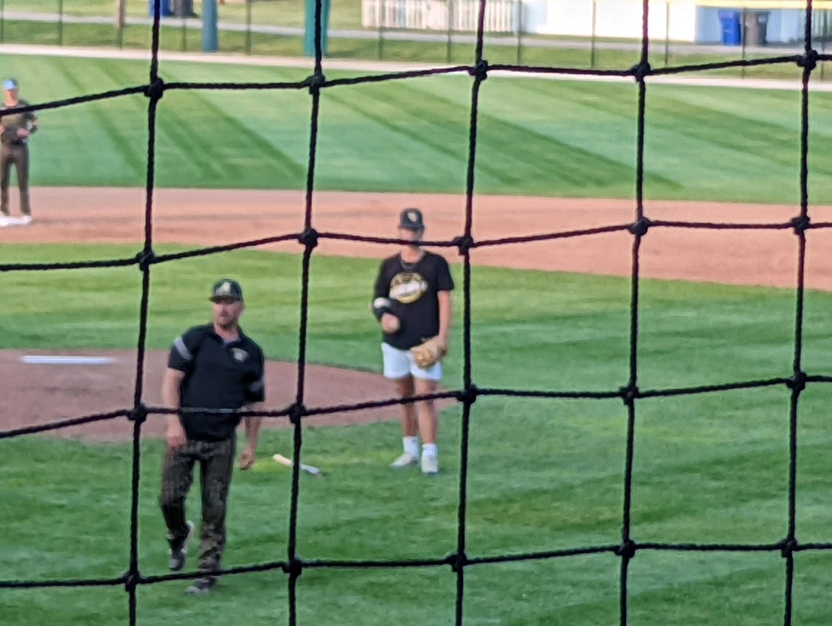 Tough break for <a href="/MGBaseball2/">MG Baseball</a> and <a href="/TeaganYeagy/">Teagan Yeagy</a>, out with an injury. Still here, helping the coaches, and supporting his teammates. @thbsports