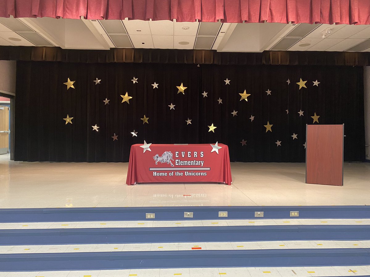 TaliaRHernandez's tweet photo. We have started celebrating our students’ achievements for this school year! Meet this marvelous PK student. Her name also happens to be Marvelous. Keep reaching for the stars! #EversPride https://t.co/oSHepc1FTe