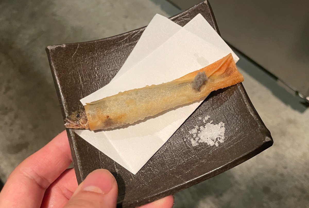巻いてみました。

食べやすそうだし、おいしそう。

一口目は稚鮎の肝の苦味を楽しめて

二口目は鮎のうるか（あゆから作る塩辛みたいなもの）を楽しめます。

一本で2度美味しい。