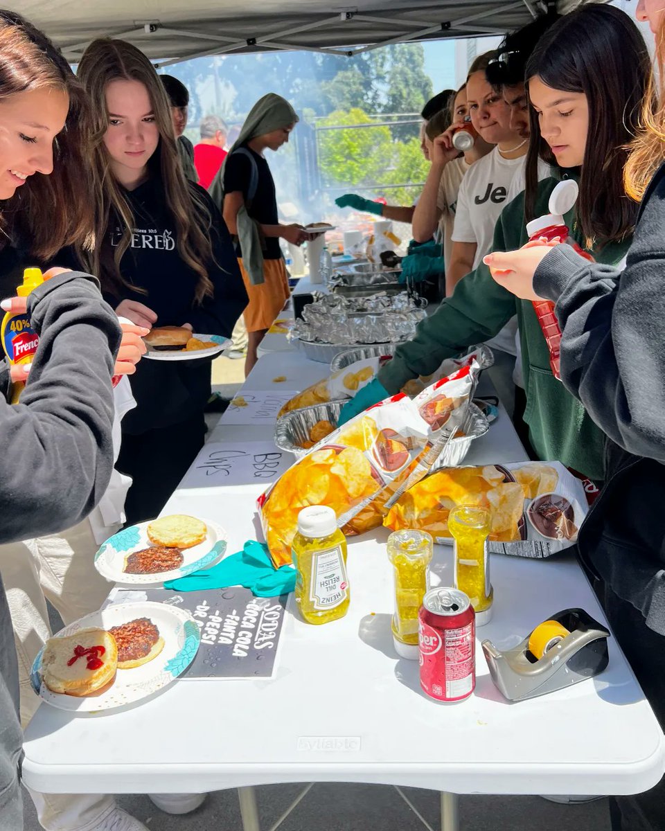 COA_middle's tweet photo. COA Middle teachers hosted a special farewell BBQ for our 8th Grade students who will walk the stage tomorrow and receive their middle school promotion certificates.
#coamiddle #coaschool #gcc_charters #gcc20yearsofimpact #goodbuyparty https://t.co/fwgFOxJ7eR