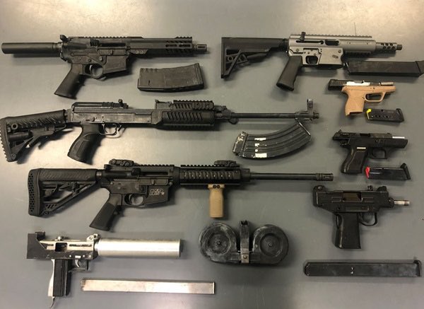 Great work by EPS here.

Illegal guns held by people with firearms prohibitions engaged in violent crime.

Again.  

#scrapc21 

edmontonpolice.ca/News/MediaRele…