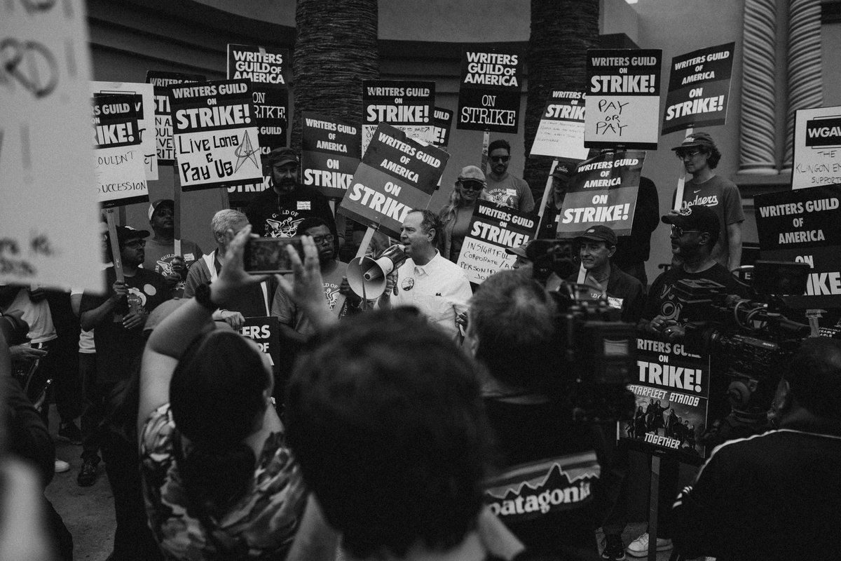 Star Trek folks! Photos from Paramount (5/19) are up! 🖖 #WGAStrong #WGAStrike #LiveLongAndProsper