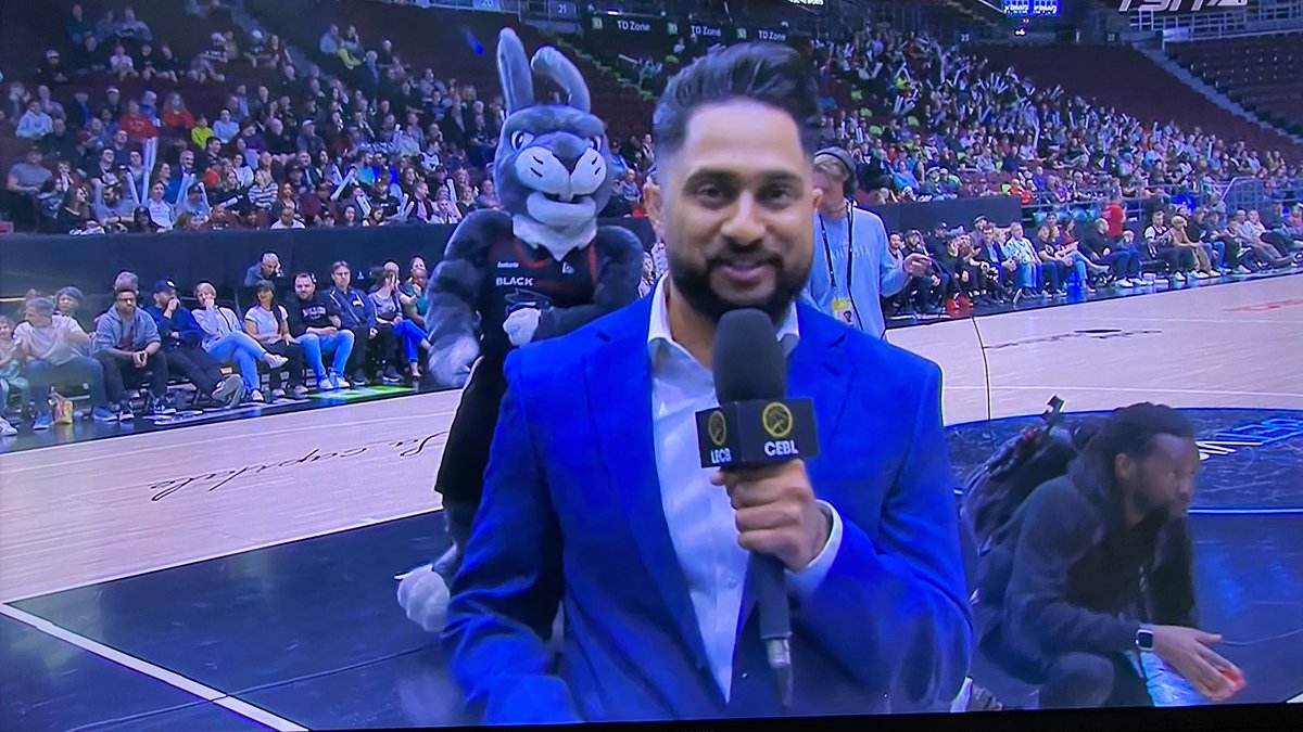 RawMikeRichards's tweet photo. Yes!! Live @CEBLeague tonight on @TSN_Sports !! In the booth, the legend @ctsbulls and our pal @Paul__Jones!! Itโs the @ott_blackjacks vs @HoneyBadgersCAN!! #CanBB https://t.co/DIs3XDqE55