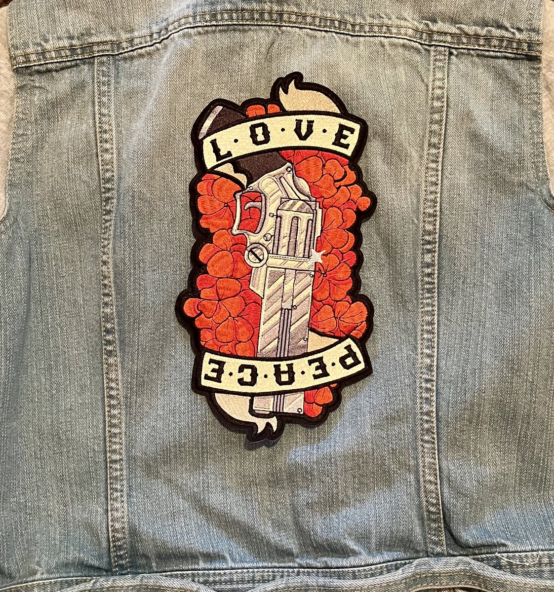 pissyeti's tweet photo. GIVEAWAY! I’m giving away one design each of my Trigun back patches. There will be two winners, one for each patch. To enter all you need to do is follow me, retweet, and like! Ends June 20th. 18+ only please! #trigun #trigunstampede https://t.co/bl4EM7FUFj