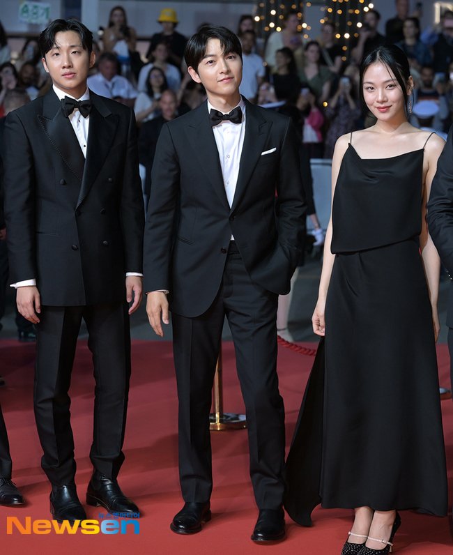 KPOP WORLD INA on Twitter: "Song Joongki, Kim Hyeongseo (BiBi), Hong