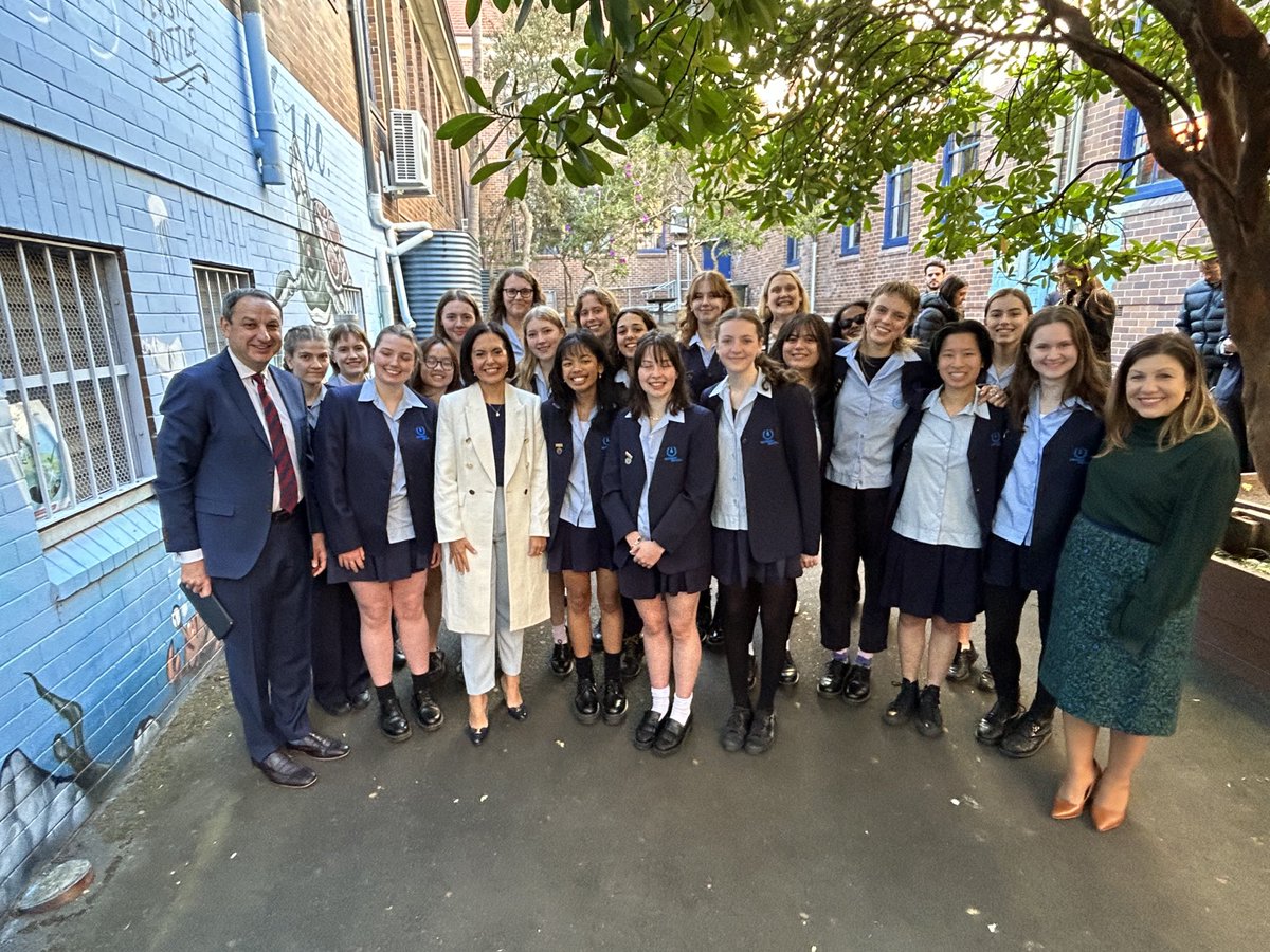#EveryDayMatters at CGHS. Our student leaders relished sharing their future ambitions with the Premier, Deputy Premier, cabinet ministers and A/Sec of DoE. Thank you ⁦@ChrisMinnsMP⁩ ⁦⁦@pruecar⁩ ⁦@Sophiecotsis1⁩  ⁦@PennySharpemlc⁩ ⁦@dizdarm⁩