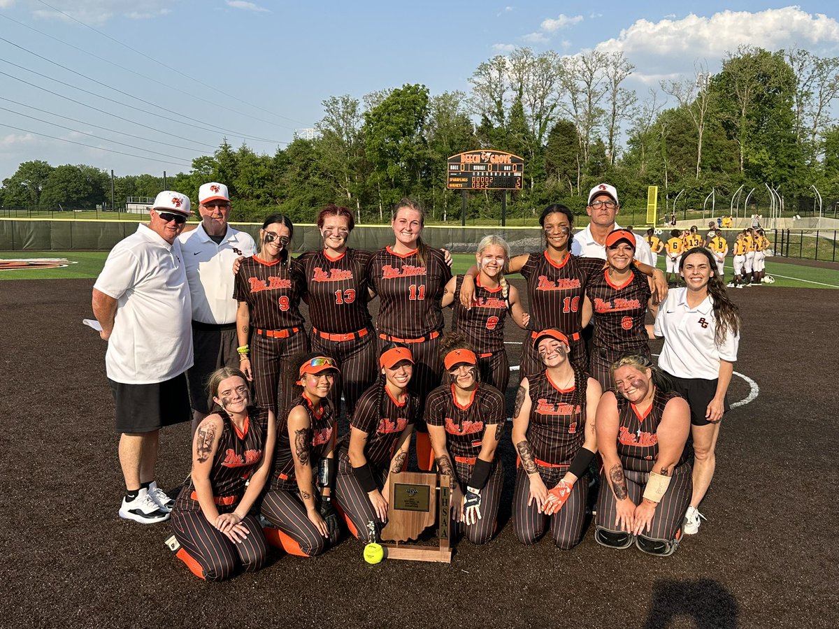 TheHiveBGHS's tweet image. 1st TIME IN SCHOOL HISTORY!!! 

🥎 SOFTBALL SECTIONAL CHAMPIONS!!! 🏆 

@bghs_softball @IHSAA1 @BGCSHornets #HornetProud