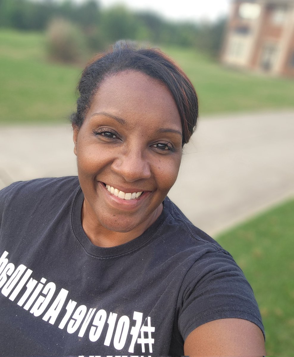 CynthiaSJewell's tweet photo. Alright now, let's get it! I am tired, sweaty, yet energized! It is something about the fresh air and pushing through! 2 days to go, and then school is out! #FitLeaders #AlmostSummerBreak #NeverBeenAverage https://t.co/xENIO80qfP
