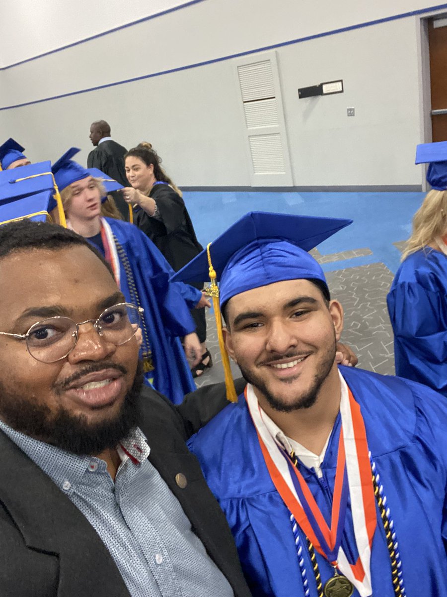 Coachacannon's tweet photo. Congrats to the guys big graduation day @Que2officiall #Tyrin big gash https://t.co/VYKL5YVjA1
