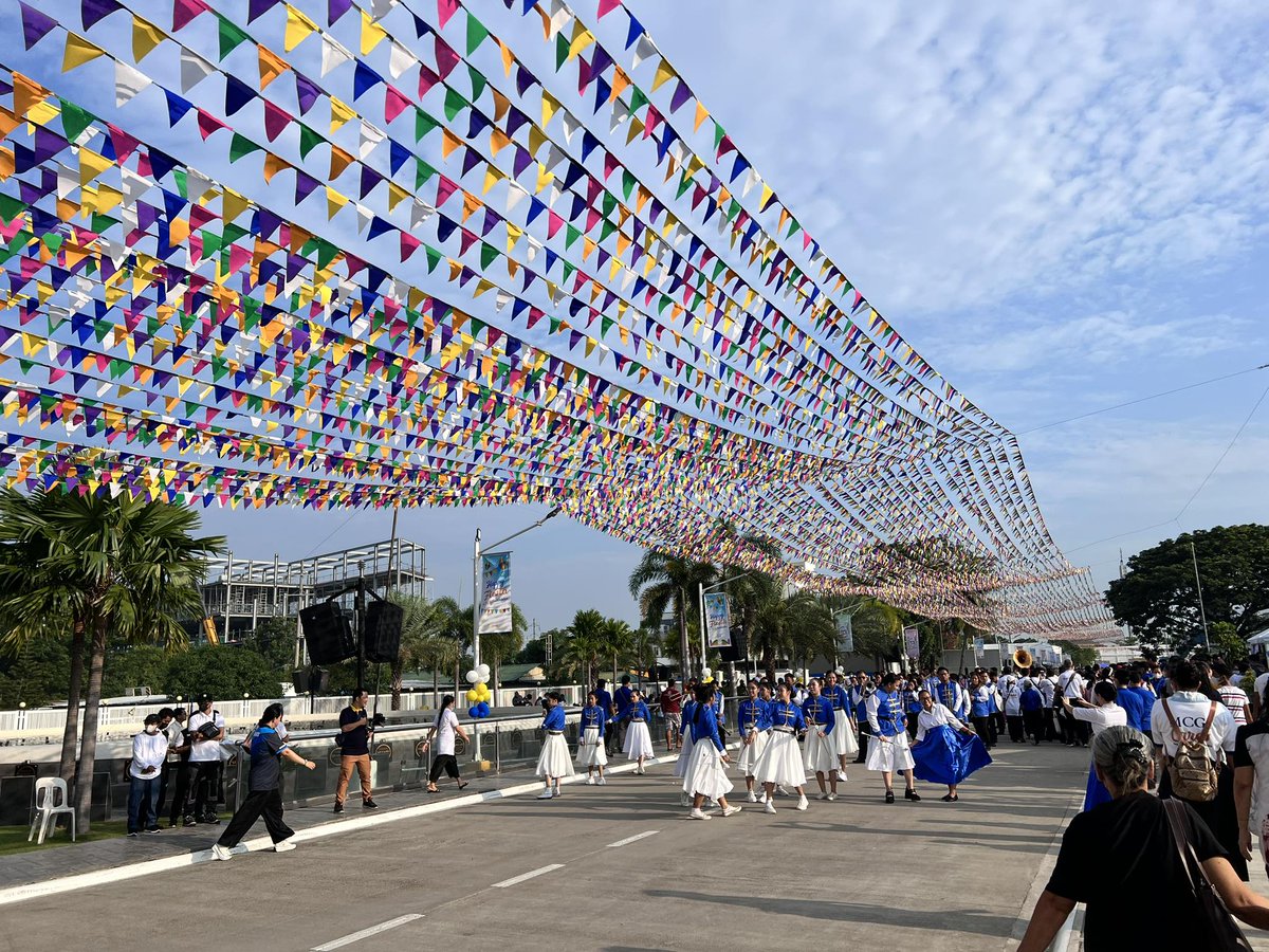 GladysToabi's tweet photo. It's finally happening today! 
Iba magpa-fiesta ang Dios 😍🎉 

📸 sis. Lai Cuevas

#MCGIFiestaNgDios 
#MCGIBrethrenDay https://t.co/LrG2I2LJyo