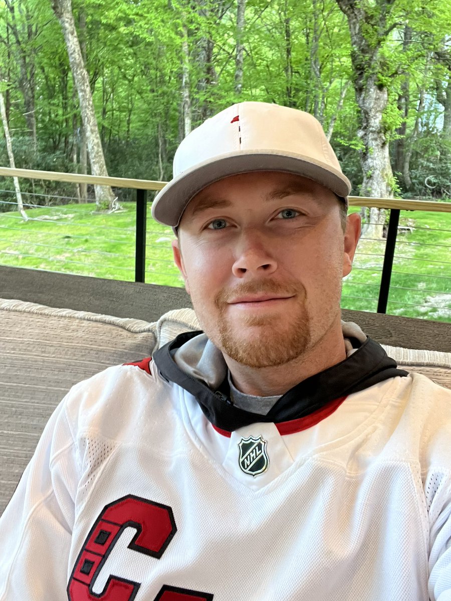 ScottyMcCreery's tweet photo. I BELIEVE! Cmonnn @Canes! https://t.co/YSa1zsEEUo