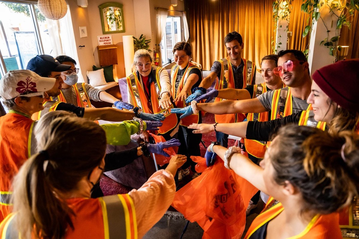 CivicJoyFund's tweet photo. Come for the coffee. Stay for the impact. A group of San Franciscans are beautifying public spaces and improving our city! Afterward, meet your neighbors who care over a complimentary lunch. Learn more at: https://t.co/wpQBW95kBM. #CleanUpSF #SF #SanFrancisco #BayArea #civicjoy https://t.co/hPC1fgYwMr