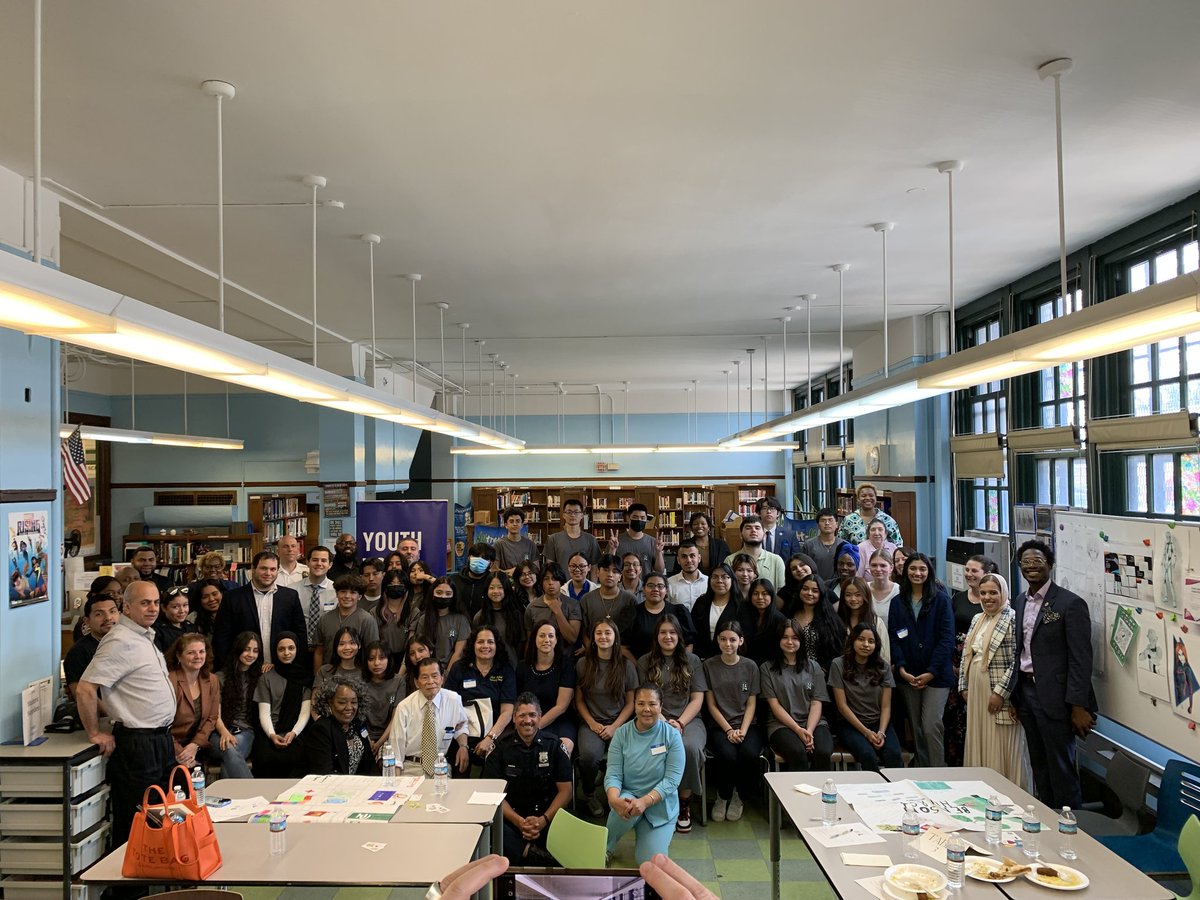 NewUtrechtHS's tweet photo. Our Legal Studies Academy hosted NYC Youth Leaderhsip Council today for a Breaking Bread Building Bonds community event.  #utelife #bestbrightest @BrooklynSouthHS @NYCSchools @NYCMayorsOffice https://t.co/DZ7eKiJmeY