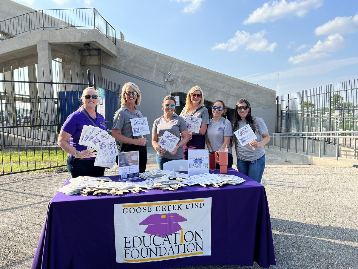 Honor your senior and give back to the teachers who helped them grow! Visit our table and say hi to our Foundation Directors. #IMPACTCLASSOF2023
#gcGIANTS #backtostallworth