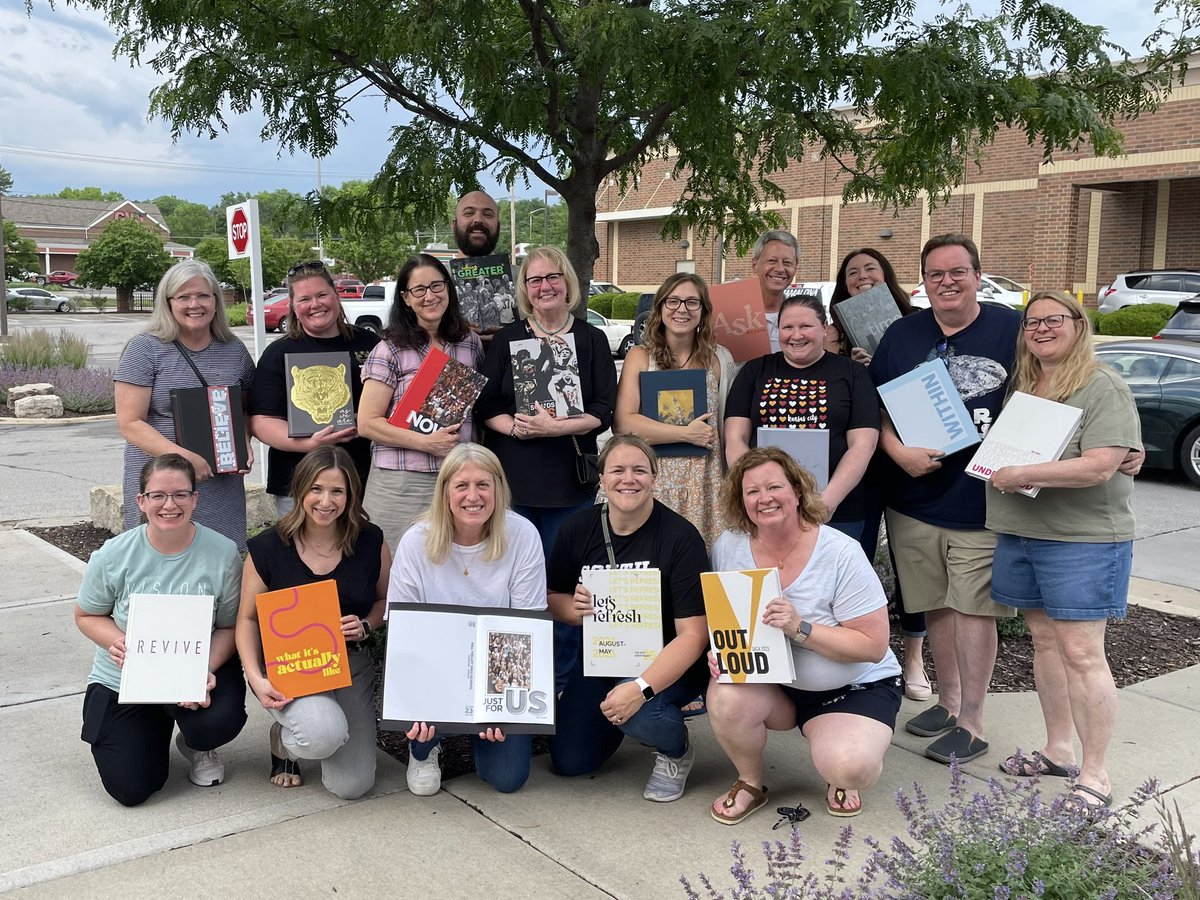 Walker_OW's tweet image. Annual KC area yearbook exchange. How lucky am I to have these people in my orbit?! @kspaonline