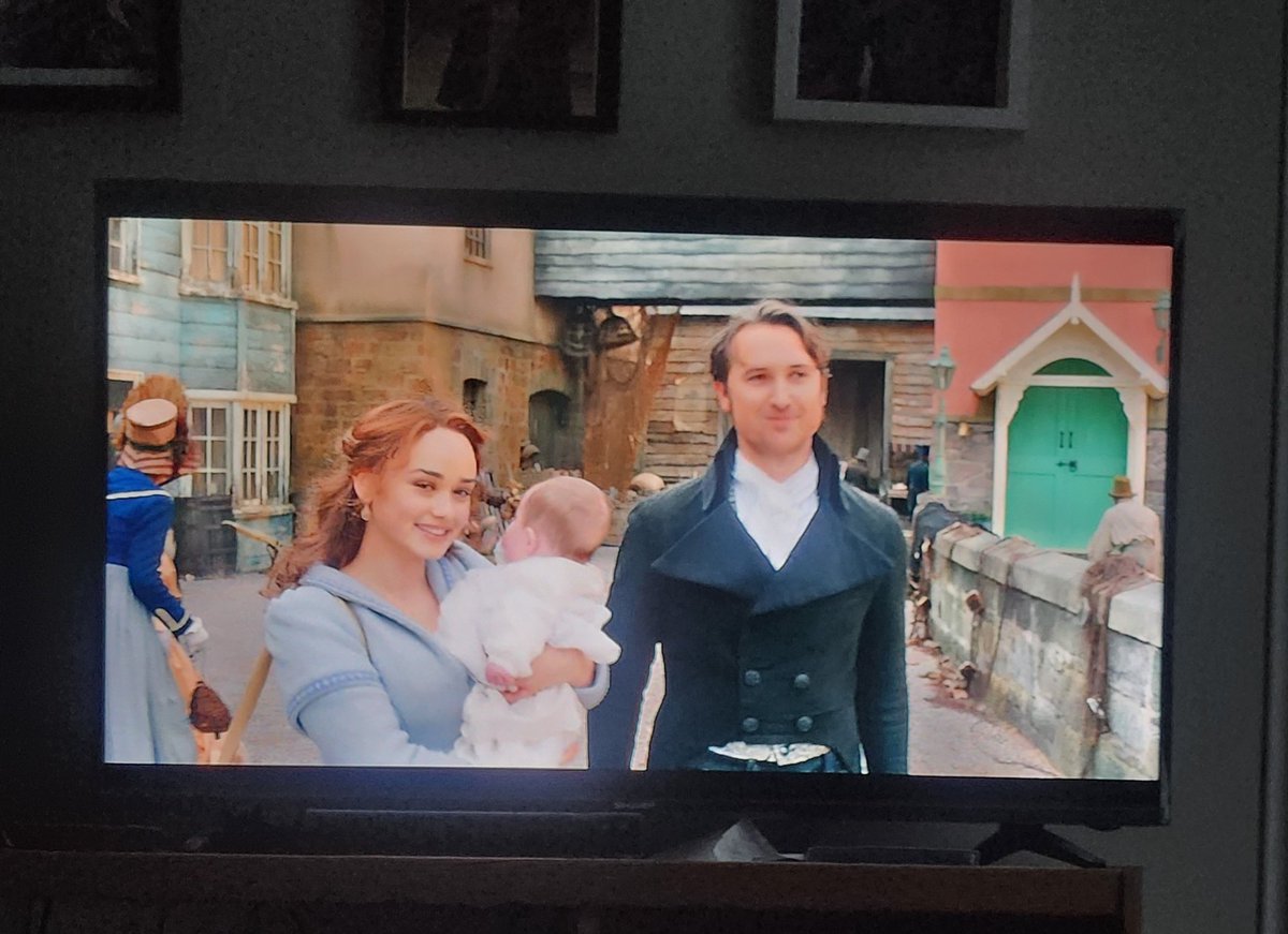 @LSFitzg @RedPlanetTV @masterpiecepbs Goodnight to you, too 😊. Looks like we're ending the day the exact same way. My obsession with them is so bad that I watch the proposal/HEA scene every night before bed now 😅🤦‍♀️. I find it helps make getting up & going to work more bearable for me 😁.
#Heybourne 
#Sanditon