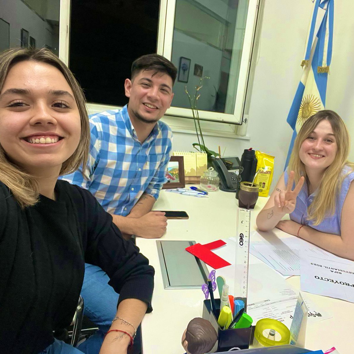 Jose_delg95's tweet photo. Visitamos a la compañera @JuliaEpstein, conversamos el rol fundamental que cumplieron las Juventudes en el proceso electoral de La Rioja.
Y avanzamos sobre proyectos que sirven al fortalecimiento estudiantil de manera federal en nuestra provincia. 

#ArgentinaFederal https://t.co/CUkACzWAjd
