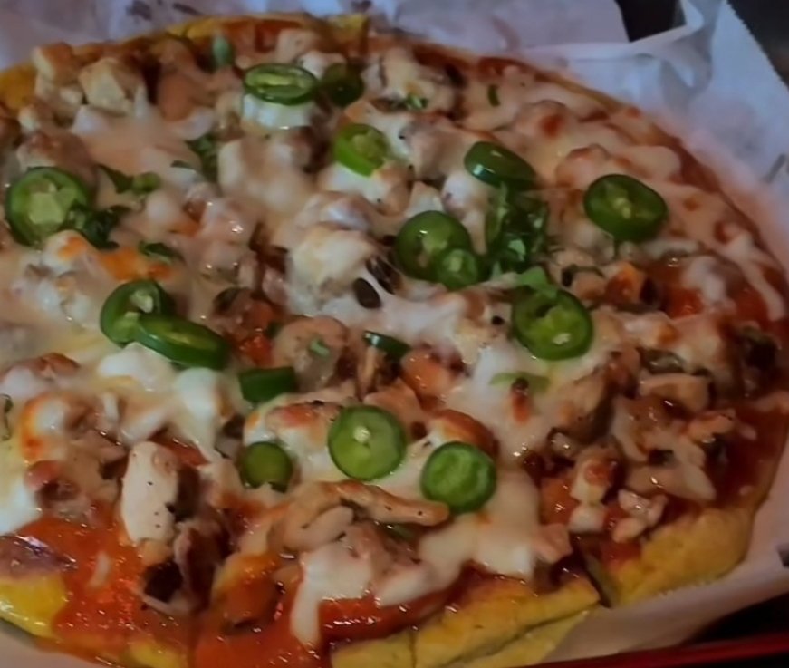 AmbrosiaHTX's tweet photo. A well-balanced meal is a slice in both hands!

#ambrosia #asianfood #asianfusion #asianfusionfood #tapas #houstontx #midtownhouston #greaterhoustonarea #womanowned #smallbusiness #wednesdayvibes #thursdaymotivation #thaichickenflatbread #flatbread #flatbreadpizza #spicyfood https://t.co/5nPx7Yxv4k
