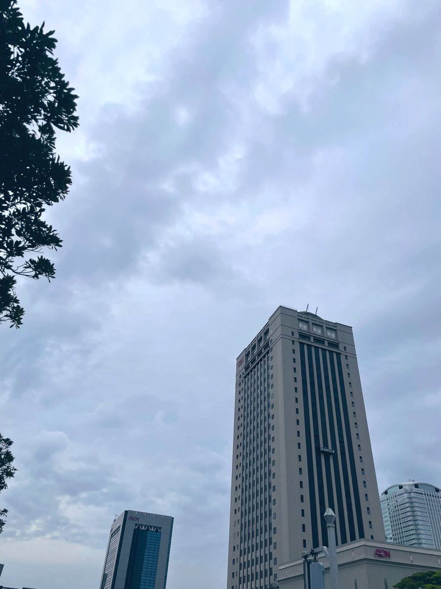 MIRAIYA_BML's tweet photo. おはようございます☁️
明るいですが、雲が広がる千葉県です🥜
気温約20℃、今日は湿度も高すぎないので過ごしやすいですね😌
1日頑張りましょう💪

ハンディファン持ってきたけど、今日は出番なさそう…

#企業公式が毎朝地元の天気を言いあう 
#未来屋書店のコワーキングスペース
#bookmarklounge https://t.co/DLMJrXLqAh