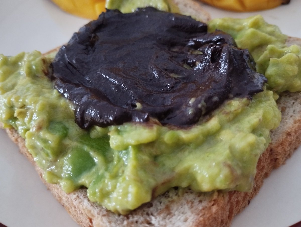 Coco___Martin's tweet image. 失敗、朝ごはん😣

アボカド(50点)をスキムミルクと混ぜ、タブリヤ(純チョコ)パンにぬり、マンゴーのせ・・、

アボカドもイマイチですが、
それよりも、
マンゴーと合わないデス😅
食材にゴメン🙏

#健康 #philippines #Tableya #全粒粉 #美味しい #cubic #orange #オレンジ