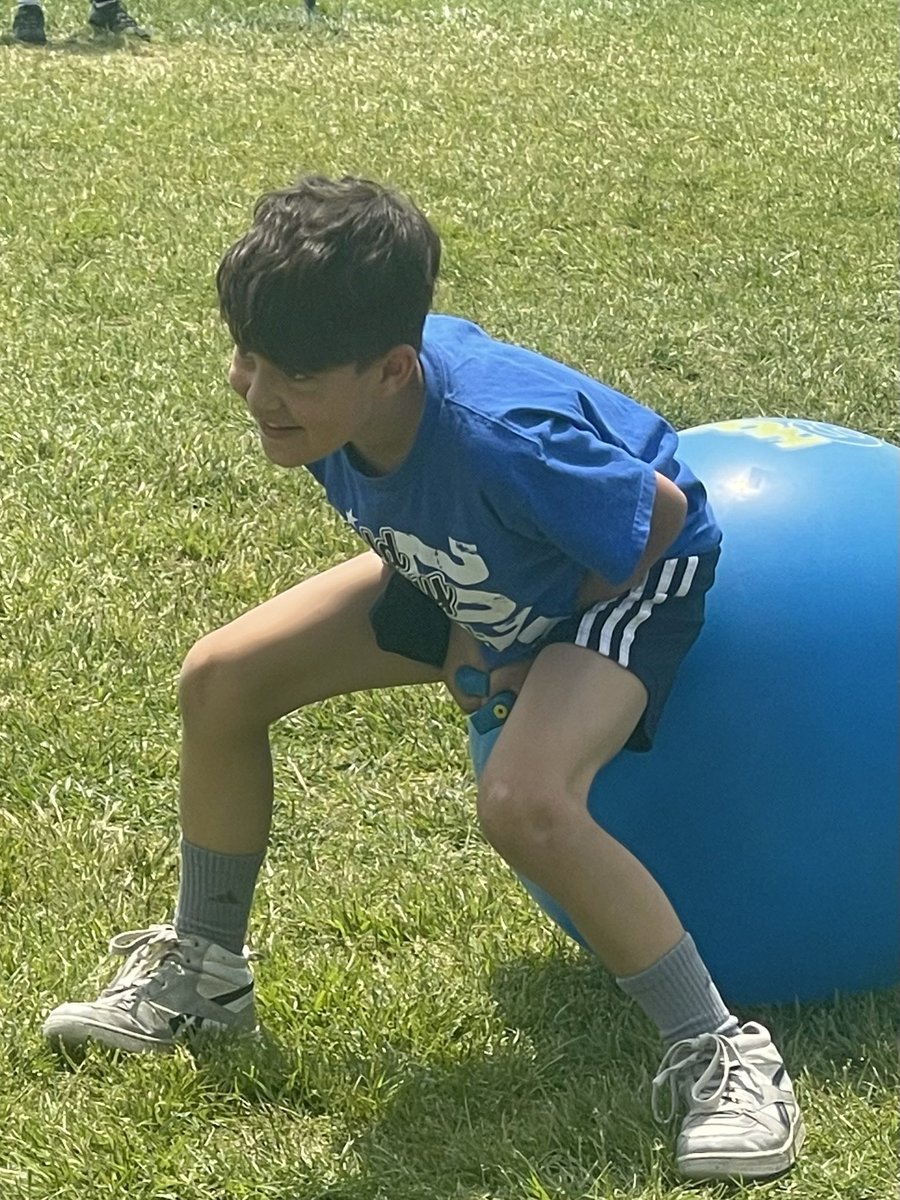 2DAmore's tweet image. Hippity-Hop race