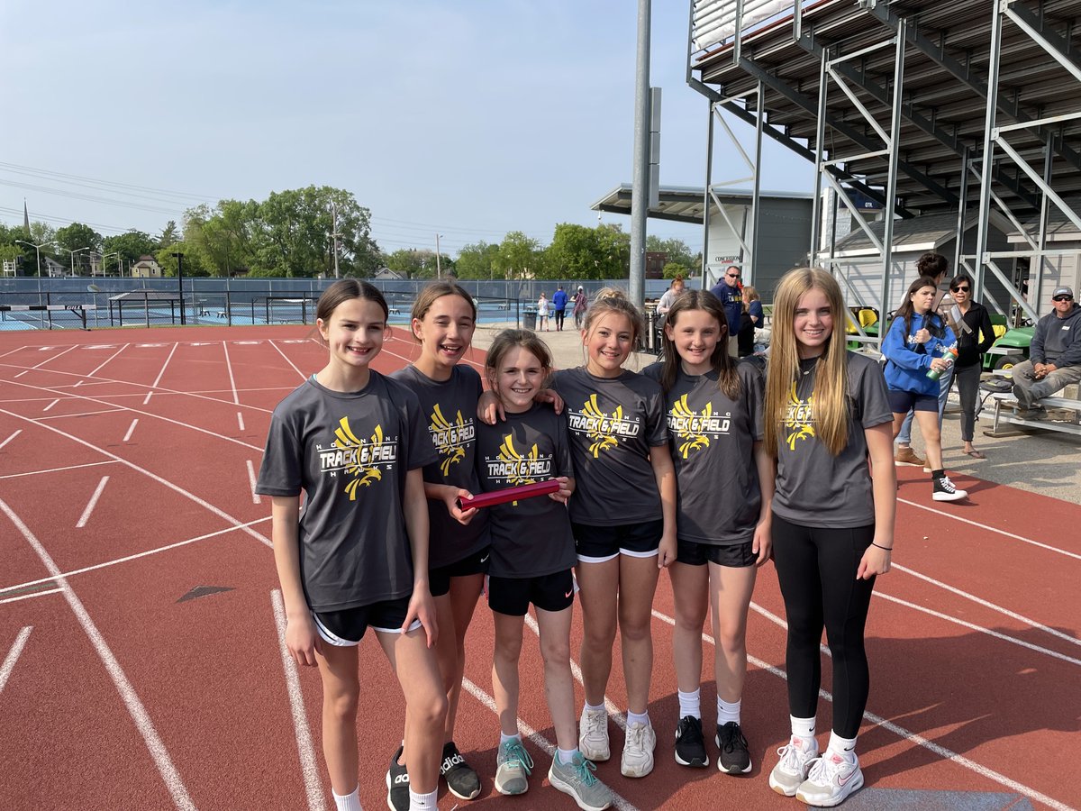 MrRileyReads's tweet photo. Great showing by the @HorningMiddle 6th grade track team at the City Meet! Hope to see everyone back next year! #1Horning https://t.co/mzTbEjeUAp