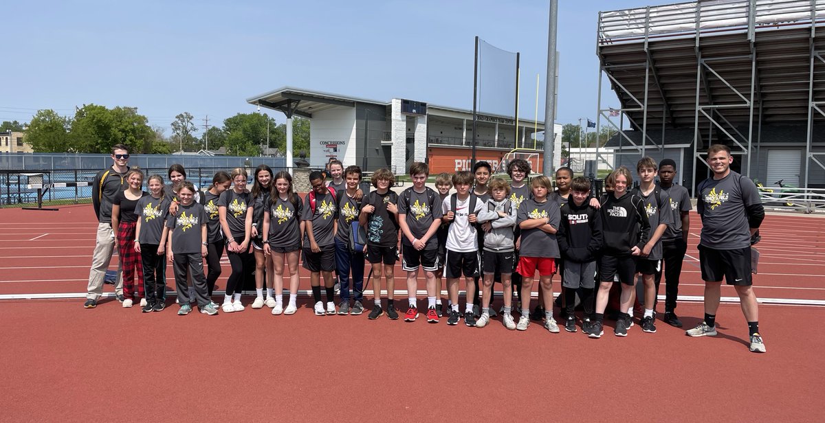 MrRileyReads's tweet photo. Great showing by the @HorningMiddle 6th grade track team at the City Meet! Hope to see everyone back next year! #1Horning https://t.co/mzTbEjeUAp