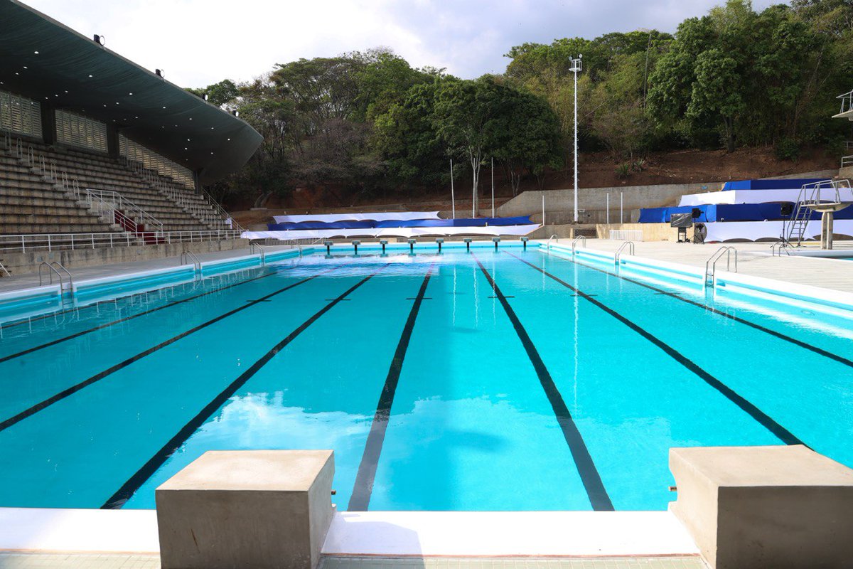 ViceVenezuela's tweet photo. #EnFotos || Durante la actividad presidencial dedicada a la Misión Venezuela Bella, la Vicepresidenta  @delcyrodriguezv lideró este miércoles la entrega formal del Complejo de Piscinas de la Universidad Central de Venezuela (UCV), recuperado por la @MVzlaBella.

#24May https://t.co/1zGplXMH4v