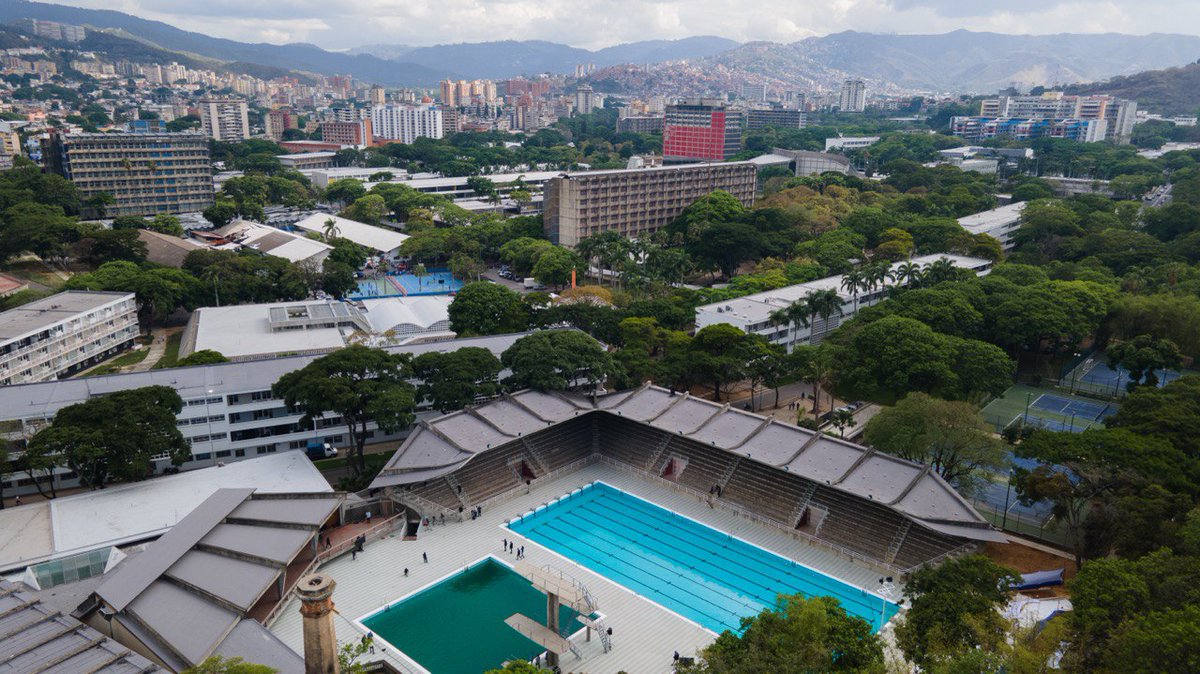ViceVenezuela's tweet photo. #EnFotos || Durante la actividad presidencial dedicada a la Misión Venezuela Bella, la Vicepresidenta  @delcyrodriguezv lideró este miércoles la entrega formal del Complejo de Piscinas de la Universidad Central de Venezuela (UCV), recuperado por la @MVzlaBella.

#24May https://t.co/1zGplXMH4v